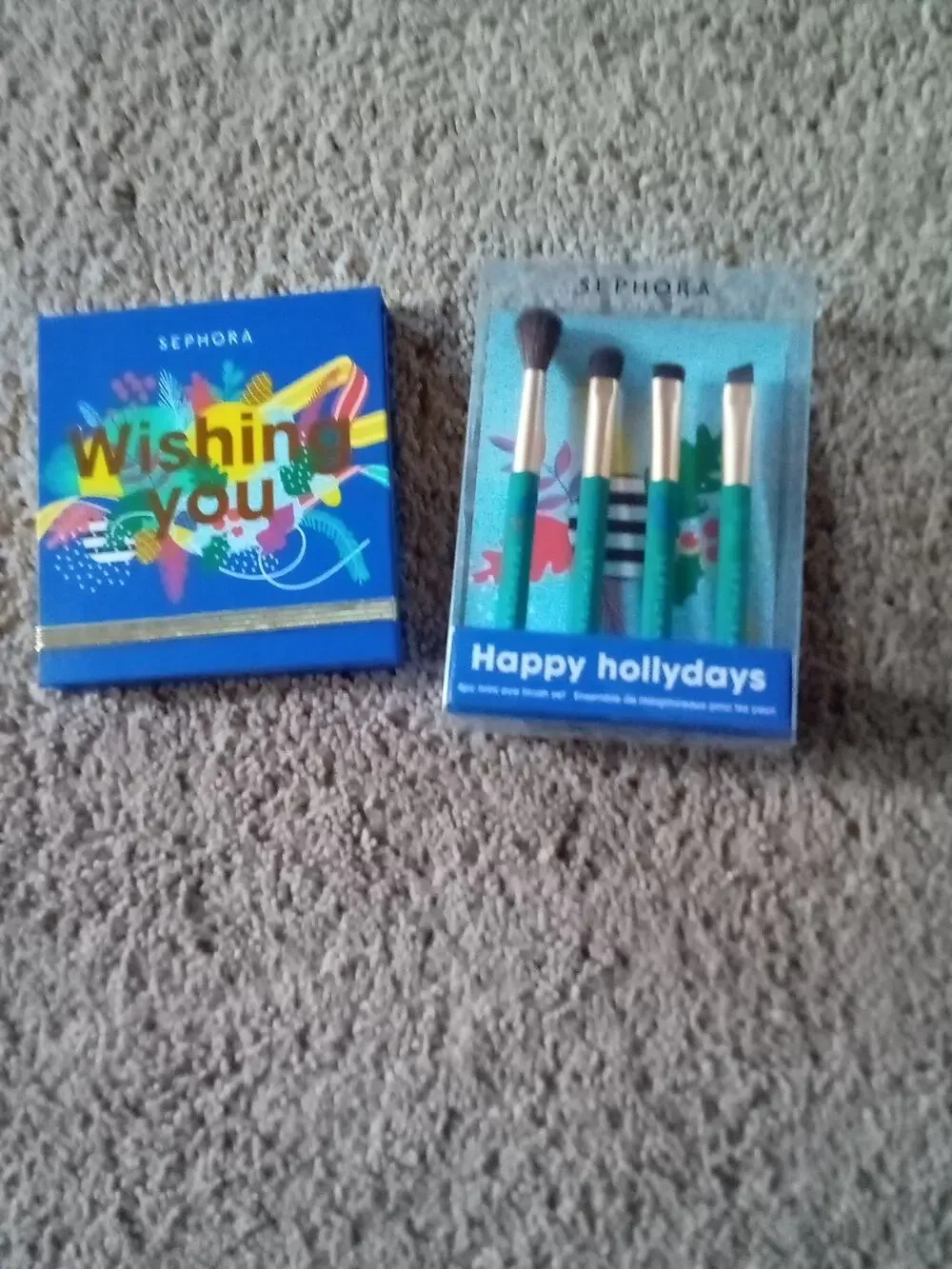 NIB Sephora Happy Hollydays 4Pc Mini Eye brush Set & 8 Eyeshadow Palette